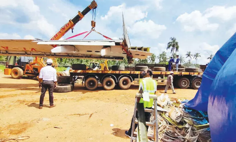 കരിപ്പൂരിൽ അറ്റകുറ്റപ്പണി ആരംഭിച്ചു കരിപ്പൂരിൽ അറ്റകുറ്റപ്പണി ആരംഭിച്ചു