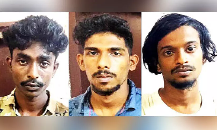 രണ്ടേകാൽ കിലോ കഞ്ചാവുമായി മൂന്ന് യുവാക്കൾ പിടിയിൽ