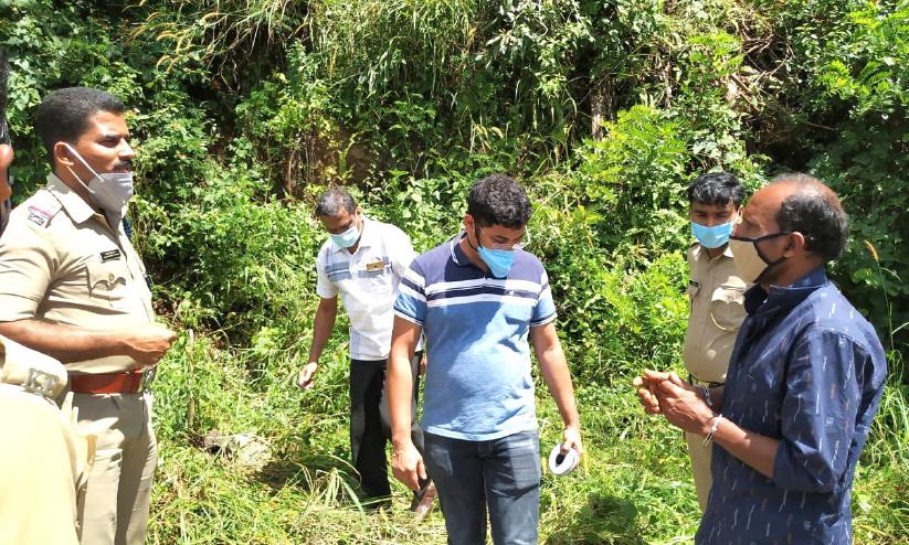 പിതാവിനെയും മകനെയും വെട്ടി പരിക്കേൽപിച്ച സംഭവം: പ്രതി പിടിയിൽ പിതാവിനെയും മകനെയും വെട്ടി പരിക്കേൽപിച്ച സംഭവം: പ്രതി പിടിയിൽ