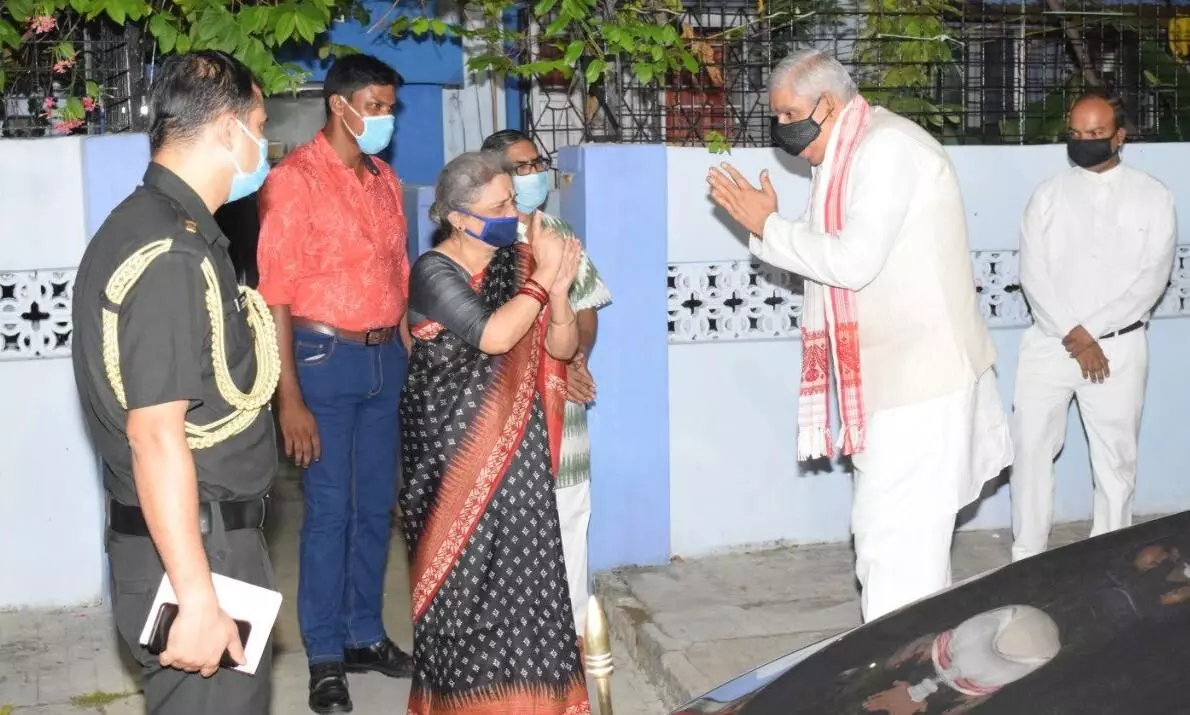 ബുദ്ധദേവി​െൻറ ചിത്രം പങ്കുവച്ച്​ ബംഗാൾ ഗവർണർ; വേദനിപ്പിച്ചെന്നും ഒഴിവാക്കണമെന്നും സി.പി.എം