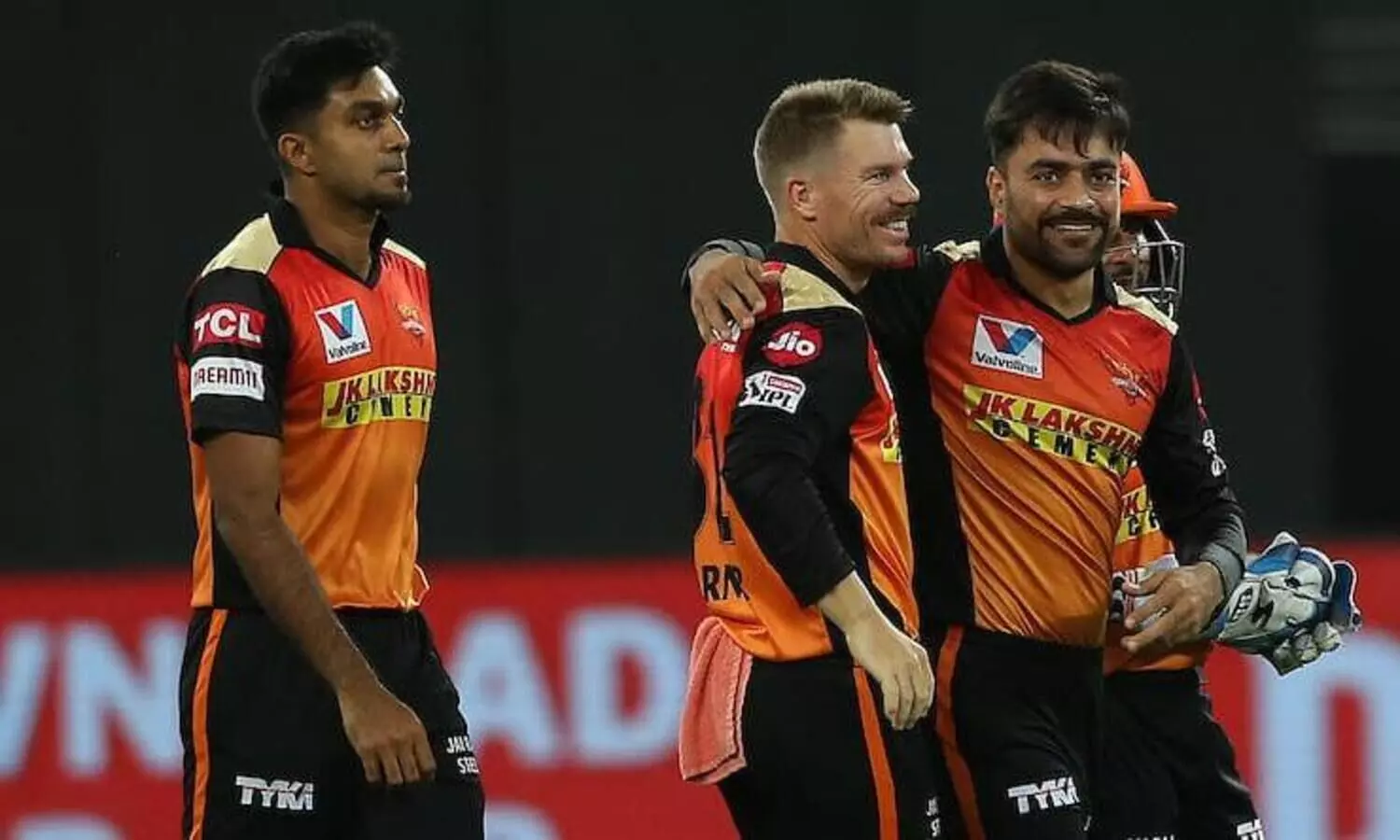 ഡൽഹിയെ വാർണറും സാഹയും വലിച്ചുകീറി, പിന്നെ റാഷിദ്​ ഖാൻ വന്ന്​ ചുമരിലൊട്ടിച്ചു