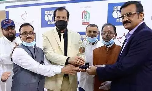 മീ​ഡി​യ​വ​ൺ ബ്രേ​വ്​ ഹാ​ർ​ട്ട്​ അ​വാ​ർ​ഡ്​ ഷാ​ർ​ജ ഇ​ന്ത്യ​ൻ അ​സോ​സി​യേ​ഷ​ന്​ സ​മ്മാ​നി​ച്ചു