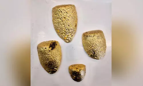 നെടുമ്പാശ്ശേരിയിൽ ര​േണ്ടകാൽ കോടിയുടെ സ്വർണം പിടിച്ചു