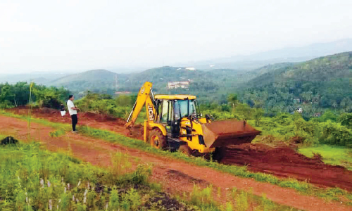 ചീക്കോട് മേപ്പറ്റ മലയിൽ വീണ്ടും അനധികൃത ചെങ്കൽഖനനം