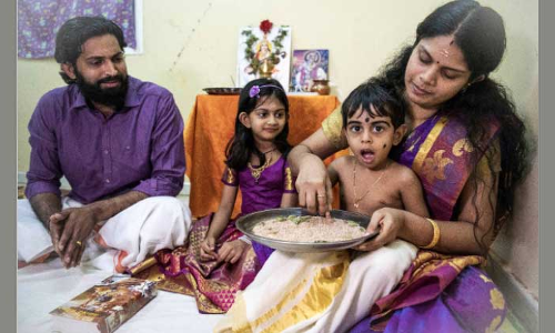 കുരുന്നുകൾ വീടുകളിൽ ആദ്യാക്ഷരം കുറിച്ചു