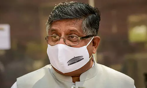 മാതാപിതാക്കളുടെ ചിത്രങ്ങളിൽ നാണക്കേട്​ എന്തിന്​? തേജസ്വി യാദവിനോട്​ രവിശങ്കർ പ്രസാദ്​