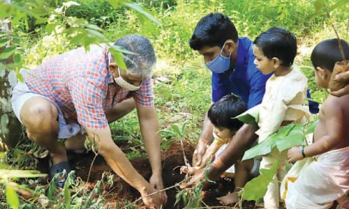 ആദ്യക്ഷരത്തോടൊപ്പം അവർ മല എന്നും കുറിച്ചു