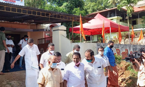 വിവാദങ്ങൾക്കിടെ വീണ്ടും സേവാഭാരതി ഉൗട്ടുപുര സന്ദർശിച്ച്​ തിരുവഞ്ചൂർ