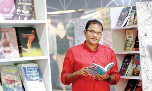 മൊ​ബൈ​ൽ ഫോ​ണി​ൽ കു​റി​ച്ചി​ട്ട ചി​ന്ത​ക​ൾ പു​സ്ത​ക​മാ​കു​ന്നു