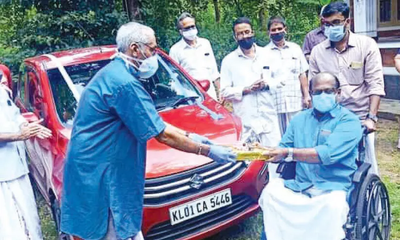 കൂട്ടുകാർ ഒരുമിച്ചു; വാസുണ്ണിക്ക് കാറിൽ സഞ്ചരിക്കാം