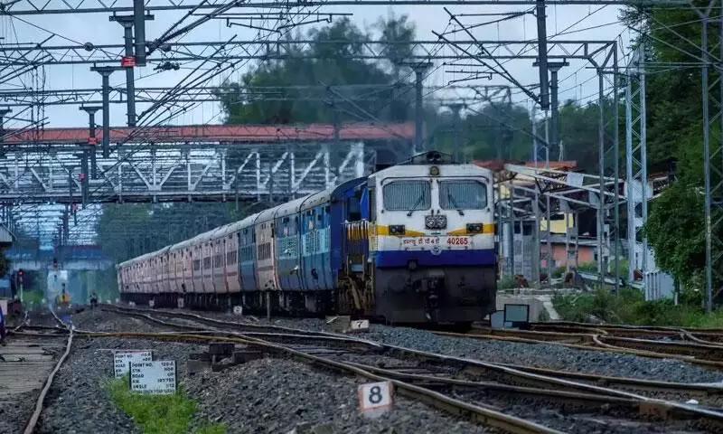 തട്ടികൊണ്ടുപോയ പെൺകുഞ്ഞിനായി ട്രെയിൻ ഒാടിയത് 200 കിലോമീറ്ററിലധികം തട്ടികൊണ്ടുപോയ പെൺകുഞ്ഞിനായി ട്രെയിൻ ഒാടിയത് 200 കിലോമീറ്ററിലധികം