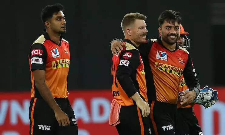 ഡൽഹിയെ വാർണറും സാഹയും വലിച്ചുകീറി, പിന്നെ റാഷിദ്​ ഖാൻ വന്ന്​ ചുമരിലൊട്ടിച്ചു