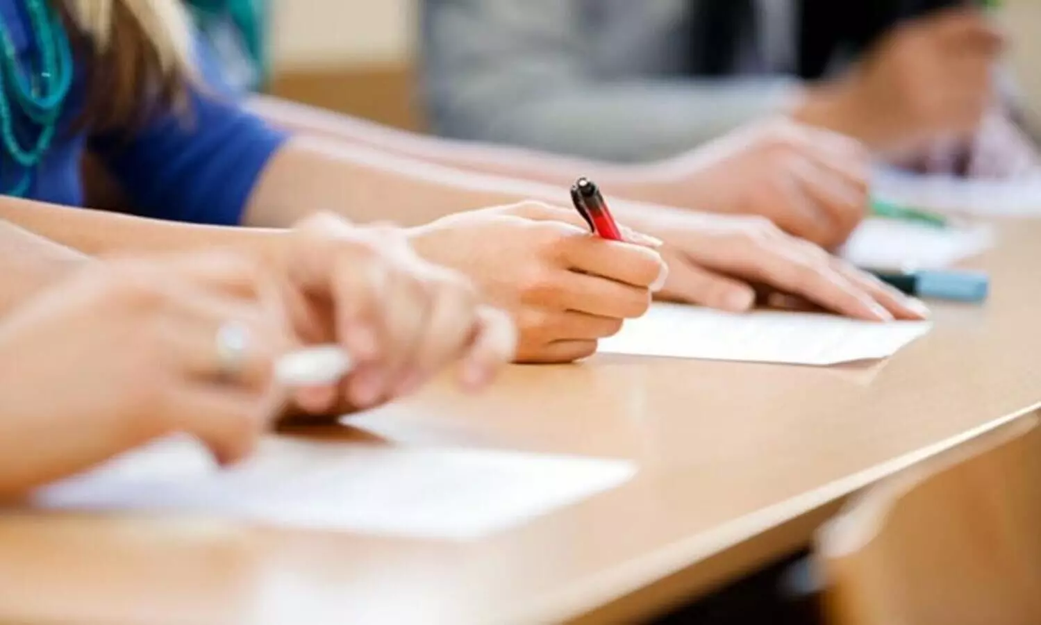 ഓ​ൺ​ലൈ​ൻ പ​രീ​ക്ഷ​ക്ക്​ ചോ​ദ്യ​പേ​പ്പ​ർ ഫീ​സ്​ ! വി​ചി​ത്ര ഉ​ത്ത​ര​വു​മാ​യി എം.ജി സ​ർ​വ​ക​ലാ​ശാ​ല