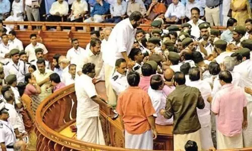 നിയമസഭയിലെ കൈയാങ്കളി: മന്ത്രിമാർ ഇന്ന് ഹാജരാകണം നിയമസഭയിലെ കൈയാങ്കളി: മന്ത്രിമാർ ഇന്ന് ഹാജരാകണം