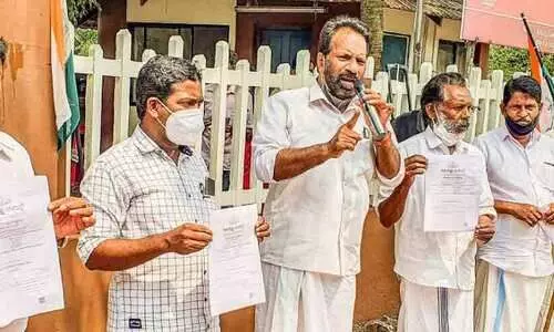 ഓർഡിനൻസ് ഭേദഗതി കീറി​ മത്സ്യത്തൊഴിലാളി പ്രതിഷേധം