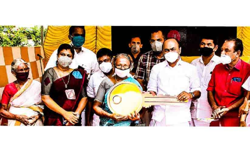 ലൈ​ഫ് ഭ​വ​ന​പ​ദ്ധ​തി: ഒരേ കുടുംബത്തിലെ ആറു പേർക്കായി നിർമിച്ച ഭവനസമുച്ചയം കൈമാറി