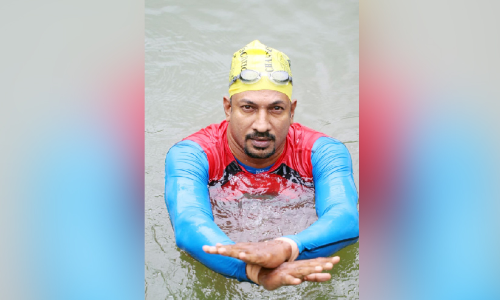 ഡോ​ൾ​ഫി​ൻ ര​തീ​ഷി​െൻറ സാ​ഹ​സി​ക നീ​ന്ത​ൽ 18ന്