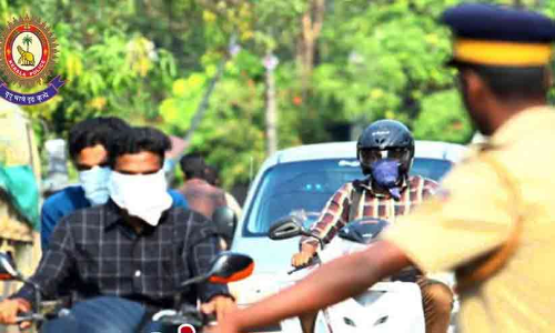 ഹെൽമറ്റില്ലാതെ പൊലീസിന്‍റെ പിടിയിലായത് വിദ്യാർഥികൾ; പിഴയടച്ചത് എസ്.ഐ