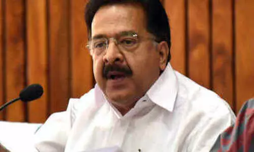 അ​ന്ത​സു​ണ്ടെ​ങ്കി​ൽ കോ​ടി​യേ​രി സെ​ക്ര​ട്ട​റി സ്ഥാ​ന​മൊ​ഴി​യ​ണ​ം- രമേശ് ചെന്നിത്തല