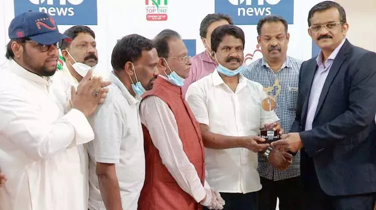 മീഡിയവൺ ബ്രേവ് ഹാർട്ട് പുരസ്കാരം ഇൻകാസിന് സമ്മാനിച്ചു മീഡിയവൺ ബ്രേവ് ഹാർട്ട് പുരസ്കാരം ഇൻകാസിന് സമ്മാനിച്ചു