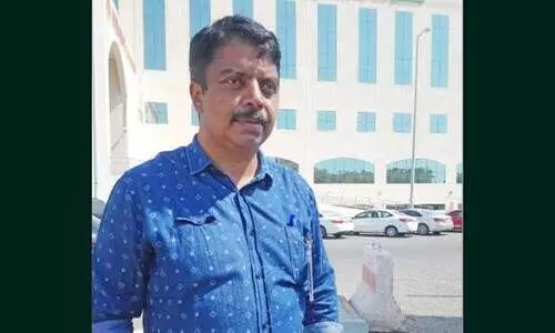 മൂ​ന്നു പ​തി​റ്റാ​ണ്ട് ഒ​രേ സ്ഥാ​പ​ന​ത്തി​ൽ ജോ​ലി​ചെ​യ്​​ത സു​രേ​ഷ് കു​മാ​ർ മ​ട​ങ്ങു​ന്നു