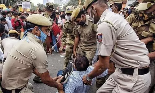 സമരത്തിന് അനുമതിയില്ല; നാല് ആം ആദ്മി എം‌.എൽ‌.എമാർക്കെതിരെ എഫ്.ഐ.ആർ