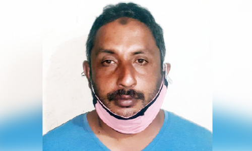 സ്​കൂട്ടറിൽ കടത്തിയ 50 കുപ്പി വിദേശമദ്യം പിടികൂടി