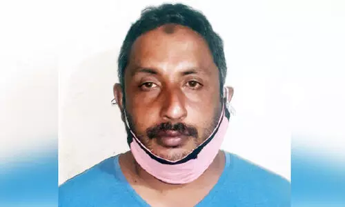 സ്​കൂട്ടറിൽ കടത്തിയ 50 കുപ്പി വിദേശമദ്യം പിടികൂടി