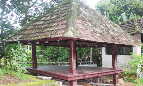 പഴമയുടെ പ്രൗഢിയില്‍ മുല്ലൂര്‍ക്കുളങ്ങര കളത്തട്ട്