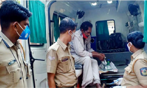 അവശ നിലയിലായ വൃദ്ധന് ജനമൈത്രി പൊലീസ് തുണയായി അവശ നിലയിലായ വൃദ്ധന് ജനമൈത്രി പൊലീസ് തുണയായി