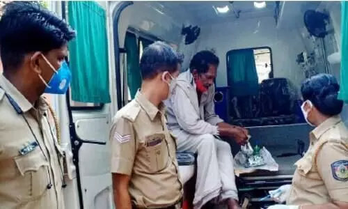 അവശ നിലയിലായ വൃദ്ധന് ജനമൈത്രി പൊലീസ് തുണയായി