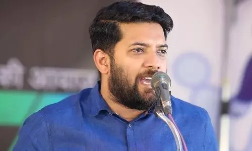 മടിയിലെ കനം ശിവശങ്കറിന്റെ പോക്കറ്റിലേക്ക് മാറ്റി രക്ഷപ്പെടാന്‍ മുഖ്യമന്ത്രി ശ്രമിക്കുന്നു -ഷാഫി പറമ്പില്‍