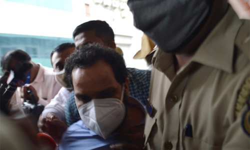 ബംഗളൂരു മയക്കുമരുന്ന് കേസിൽ ബിനീഷ് കോടിയേരി അറസ്റ്റിൽ ബംഗളൂരു മയക്കുമരുന്ന് കേസിൽ ബിനീഷ് കോടിയേരി അറസ്റ്റിൽ