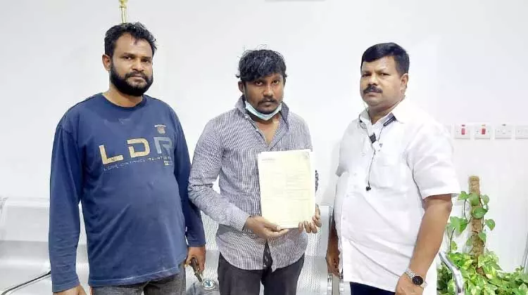 ലൈസൻസില്ലാതെ വാഹനമോടിച്ചു; മലയാളി നിയമക്കുരുക്കിൽ ലൈസൻസില്ലാതെ വാഹനമോടിച്ചു; മലയാളി നിയമക്കുരുക്കിൽ