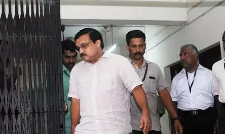 ടി.ഒ. സൂരജിൻെറ മകൾ ഉൾപ്പെടുന്ന ഭൂമിതട്ടിപ്പ് കേസിൽ അന്വേഷണം തുടരുന്നു ടി.ഒ. സൂരജിൻെറ മകൾ ഉൾപ്പെടുന്ന ഭൂമിതട്ടിപ്പ് കേസിൽ അന്വേഷണം തുടരുന്നു