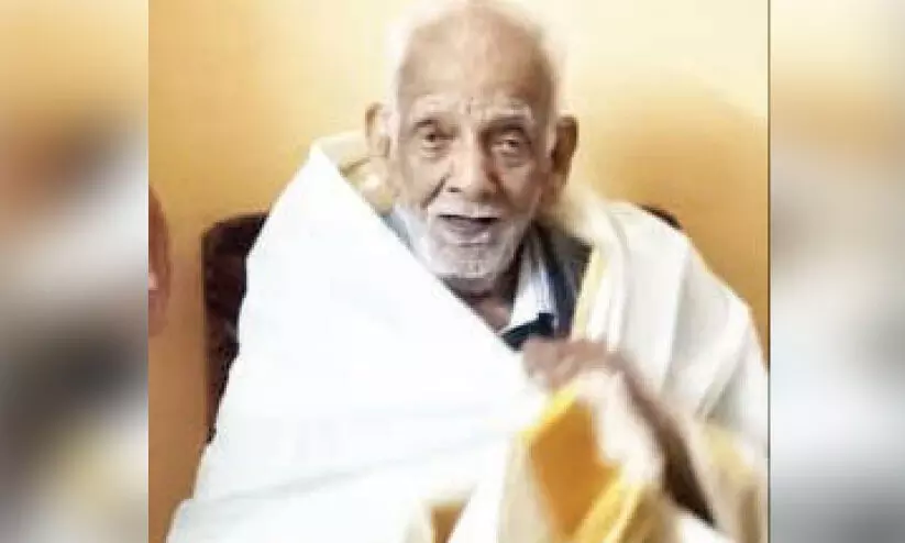 കു​ഞ്ഞ​ൻ​പി​ള്ളയെ ക​ലാ​മ​ണ്ഡ​ലം പു​ര​സ്കാ​രം തേ​ടി​യെ​ത്തിയത്​ 105ാം വ​യ​സ്സി​ൽ