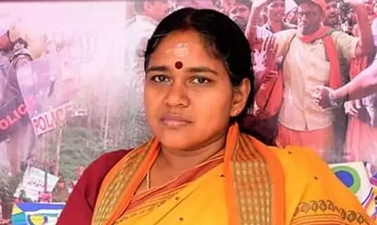 ബി.ജെ.പി നേതാവ് ഒളിച്ചോടി പോയെന്ന് വാർത്ത; പരാതിയുമായി ശോഭാ സുേരന്ദ്രൻ ബി.ജെ.പി നേതാവ് ഒളിച്ചോടി പോയെന്ന് വാർത്ത; പരാതിയുമായി ശോഭാ സുേരന്ദ്രൻ