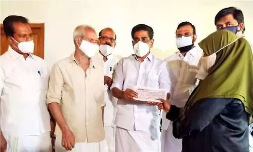 താഹ​ ഫ​സ​ലി​ന്​ വീട്​: കെ.പി.സി.സി അഞ്ചുലക്ഷം കൈമാറി