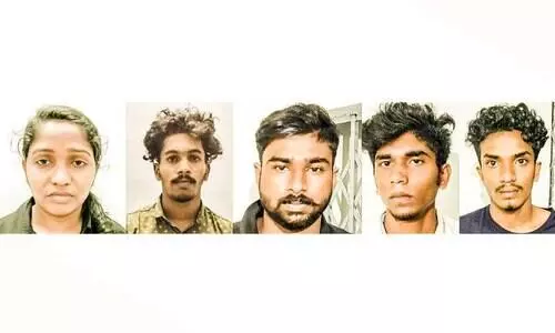 ഹണി ട്രാപ്​ തട്ടിപ്പ്​: യു​വ​തി​യ​ട​ക്കം അഞ്ചുപേർ  പിടിയിൽ