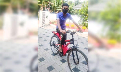 ബാറ്ററിയിൽ ഓടുന്ന സൈക്കിളുമായി 10ാം ക്ലാസുകാരൻ