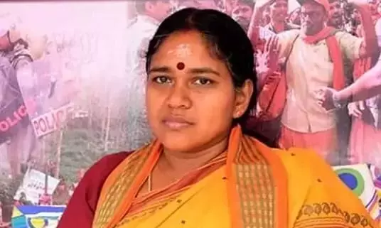 സി.പി.​െഎ മന്ത്രിമാരോട്​ രാജിവെക്കാൻ ആനി രാജ ആവശ്യപ്പെടണം -ശോഭ സുരേന്ദ്രൻ