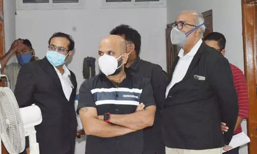 അ​ര​മ​ണി​ക്കൂ​റിലേറെ പുറത്ത്​ നിർത്തി; ബിനീഷിനെ കാണാൻ ബിനോയിക്ക്​ അനു​മതി നൽകിയില്ല