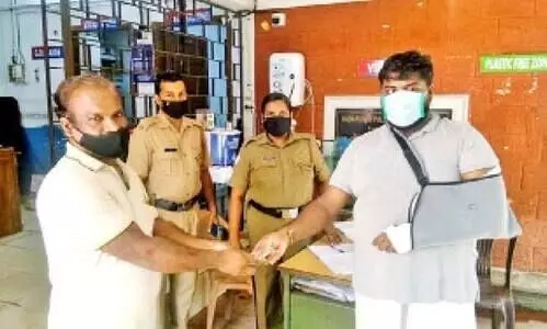 കളഞ്ഞുകിട്ടിയ 45,000 രൂപ തിരിച്ചേൽപിച്ച് ഓട്ടോഡ്രൈവർ