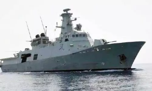 ത​ക​രാ​റി​നെ തു​ട​ർ​ന്ന്​ ക​ട​ലി​ൽ കു​ടു​ങ്ങി​യ ക​പ്പ​ലി​ന്​ ഒ​മാ​ൻ നേ​വി ര​ക്ഷ​ക​രാ​യി