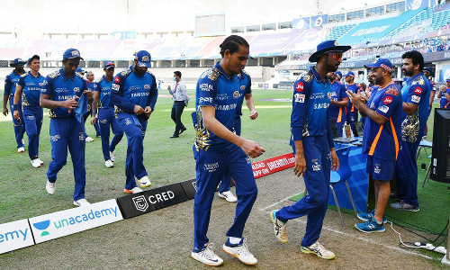 ബുംറയും ബോൾട്ടും എറിഞ്ഞിട്ടു; മുംബൈക്കെതിരെ ക്യാപ്പിറ്റൽസിന്​​​ എടുക്കാനായത്​ 110 റൺസ്​