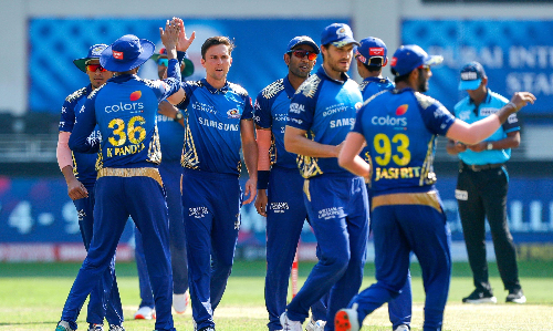 വമ്പുകാട്ടി മുംബൈ; ബോൾട്ടിളകി ഡൽഹി