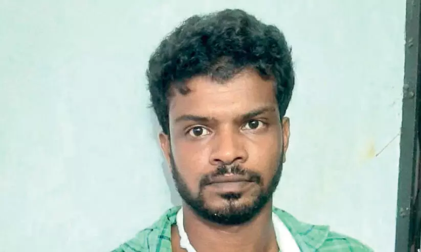 സ​ഹോ​ദ​ര​ങ്ങ​ളെ ക​ത്തി​കൊ​ണ്ട്​ കു​ത്തി: അ​യ​ൽ​വാസി അ​റ​സ്​​റ്റി​ൽ