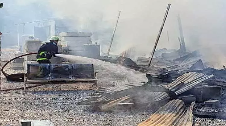 താൽക്കാലിക താമസസ്ഥലങ്ങൾക്ക് തീപിടിച്ചു താൽക്കാലിക താമസസ്ഥലങ്ങൾക്ക് തീപിടിച്ചു