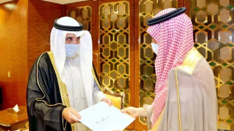 സൗദി രാജാവിന് കുവൈത്ത് അമീർ കത്തയച്ചു സൗദി രാജാവിന് കുവൈത്ത് അമീർ കത്തയച്ചു