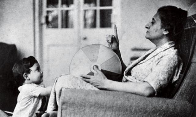 വെളിച്ചത്തിലേക്ക് നയിച്ചതിന് നന്ദി; രക്തസാക്ഷി ദിനത്തിൽ മുത്തശ്ശിയെ ഒാർത്ത് രാഹുൽ വെളിച്ചത്തിലേക്ക് നയിച്ചതിന് നന്ദി; രക്തസാക്ഷി ദിനത്തിൽ മുത്തശ്ശിയെ ഒാർത്ത് രാഹുൽ